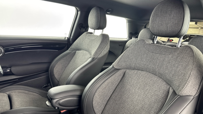 MINI Hatchback 135kW Cooper S Level 2 33kWh 3dr Auto Electric Hatchback